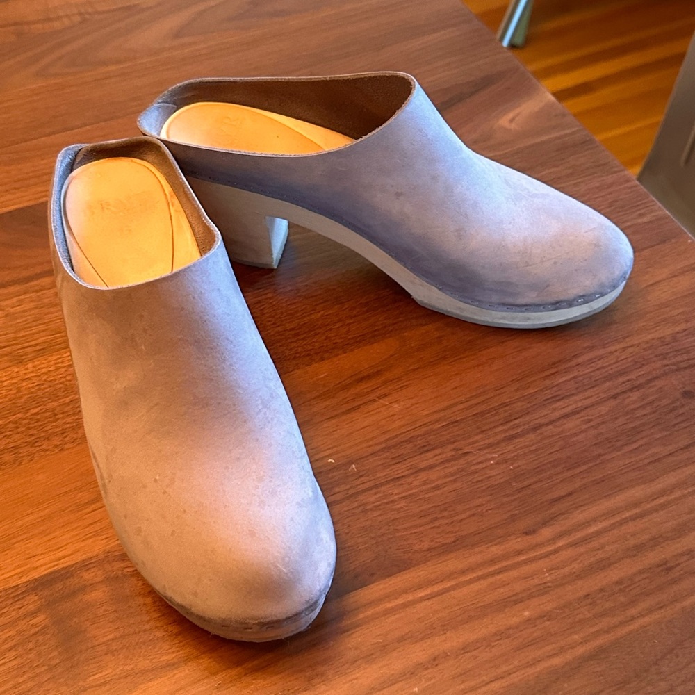 Bryr Chloe Closed Toe Clogs Gem